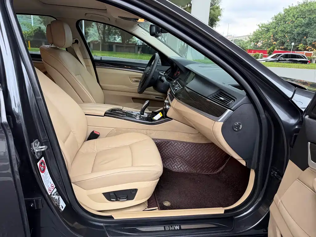 BMW 5 Series — миниатюра 4