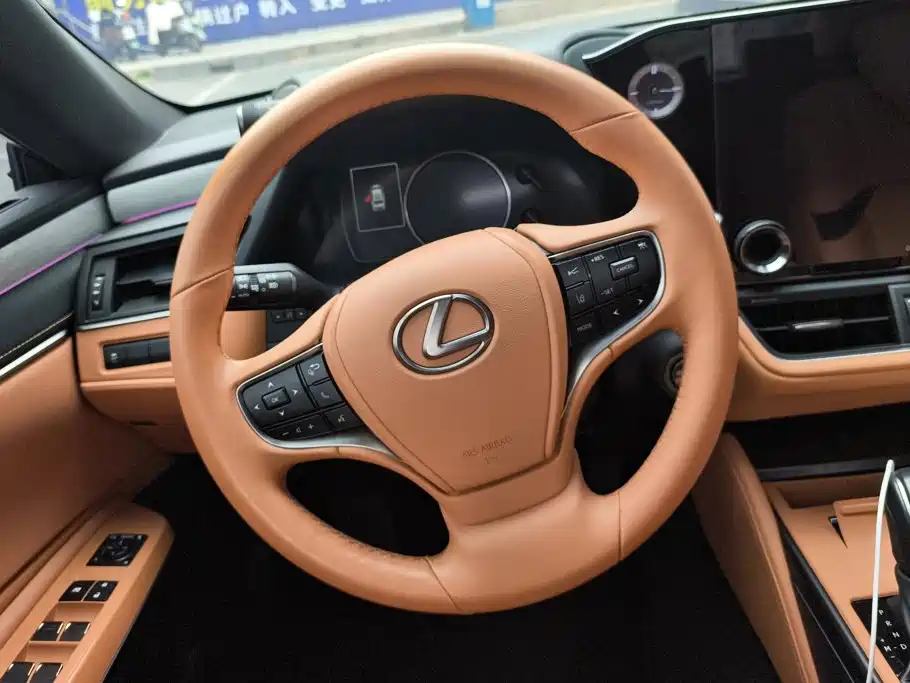 Lexus ES — миниатюра 15