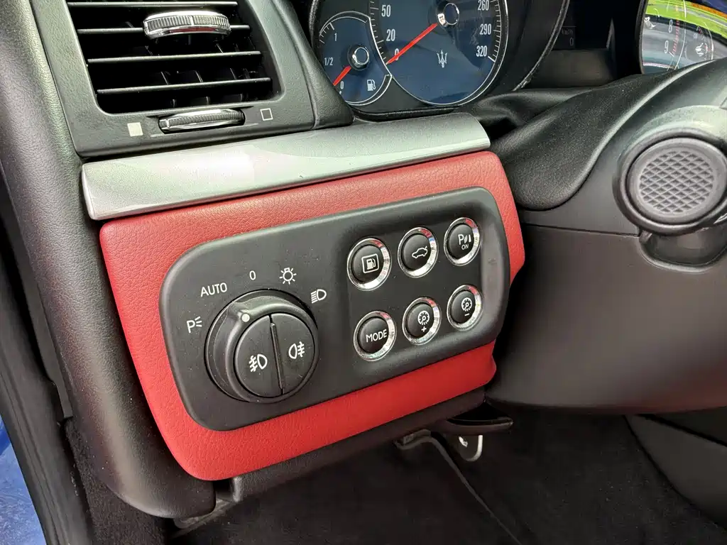 Maserati GranTurismo — миниатюра 10