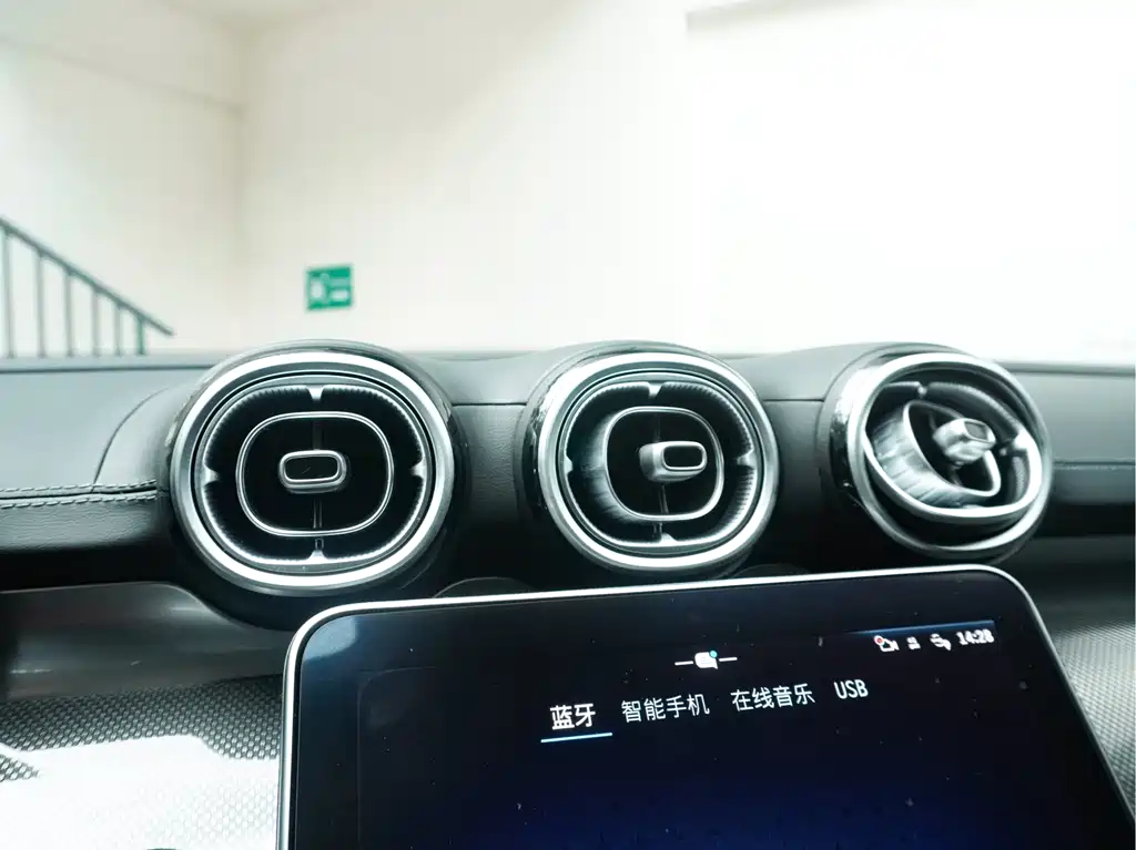Mercedes-Benz C-Class — миниатюра 17