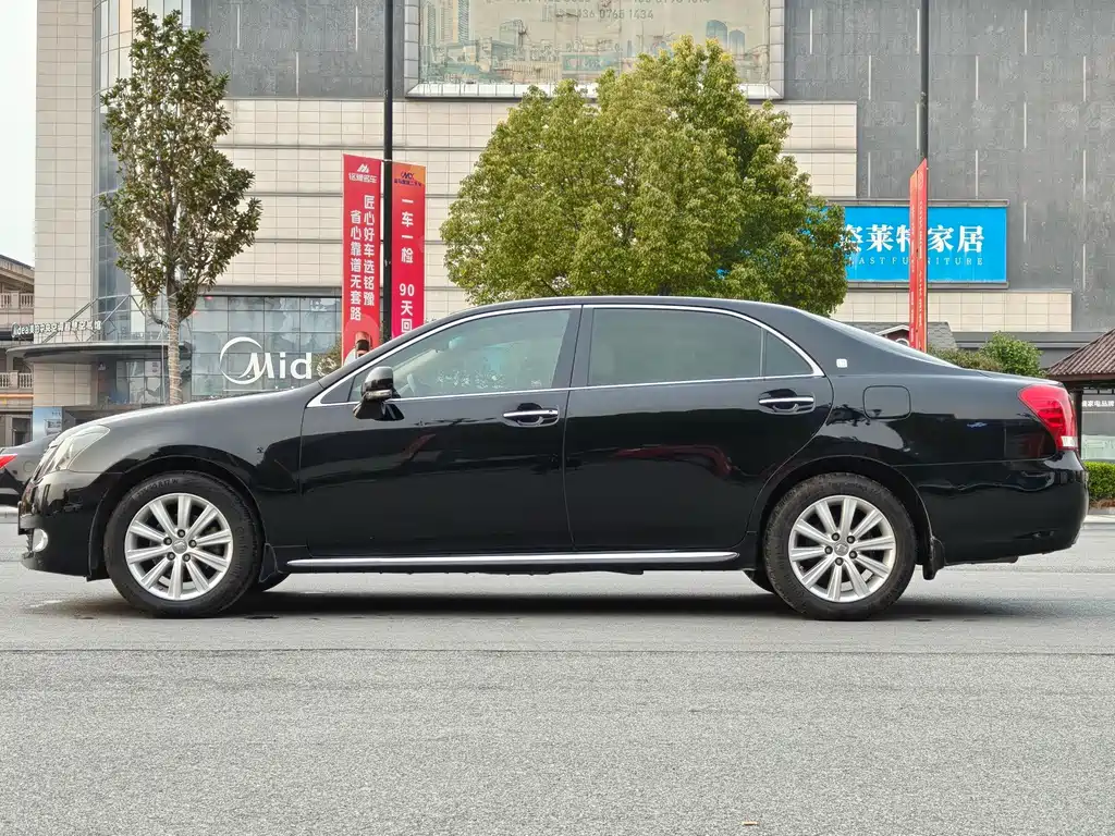 Toyota Crown — миниатюра 7
