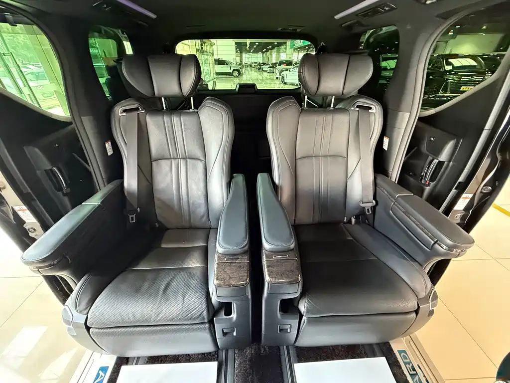 Toyota Vellfire — миниатюра 18