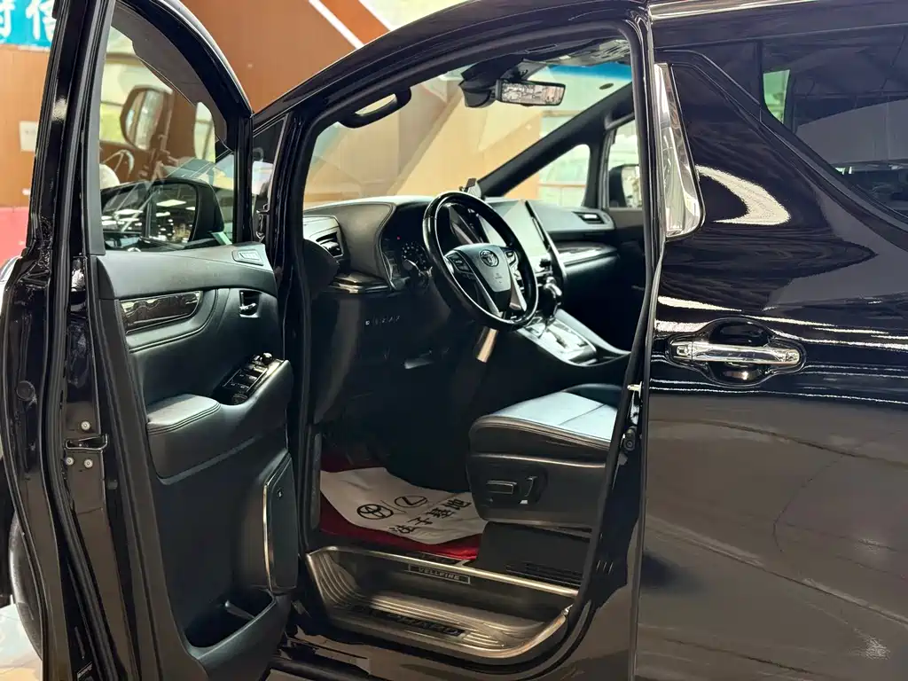 Toyota Vellfire — миниатюра 11