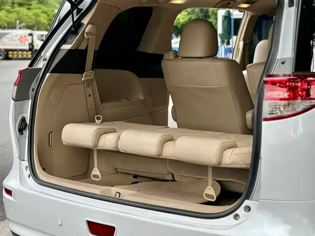Toyota Previa — миниатюра 8