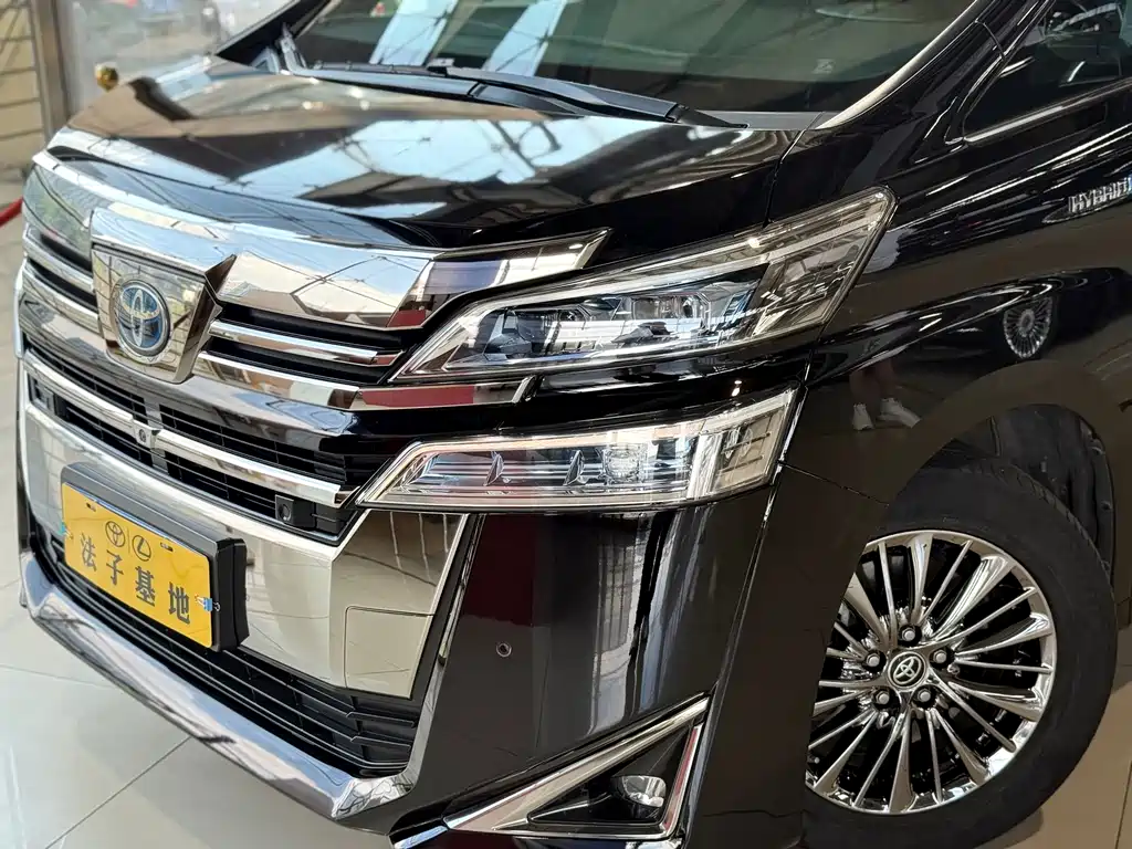 Toyota Vellfire — миниатюра 6