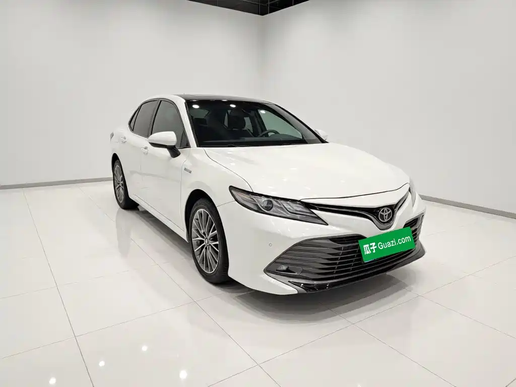 Toyota Camry — миниатюра 3