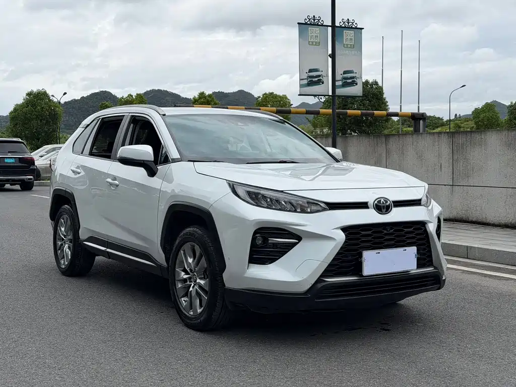 Toyota Wildlander 2021 2.0L CVT Luxury