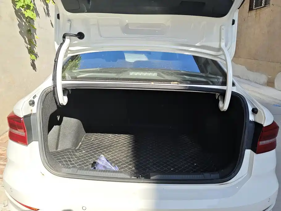 Volkswagen Lavida — миниатюра 4