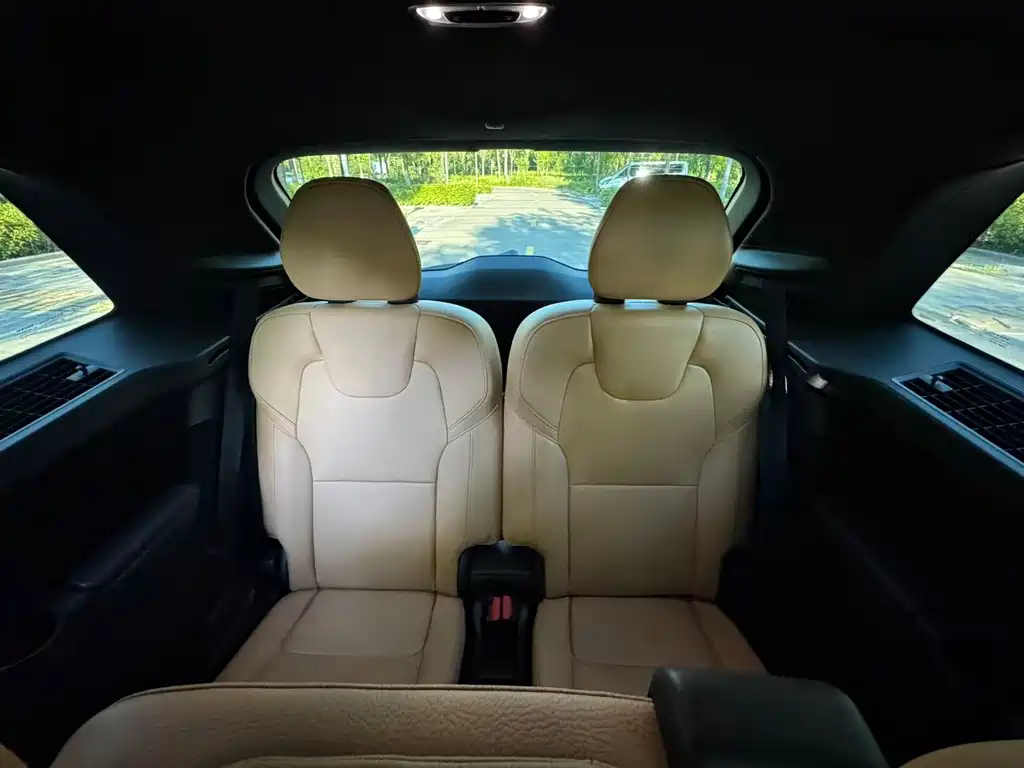 Volvo XC90 — миниатюра 17
