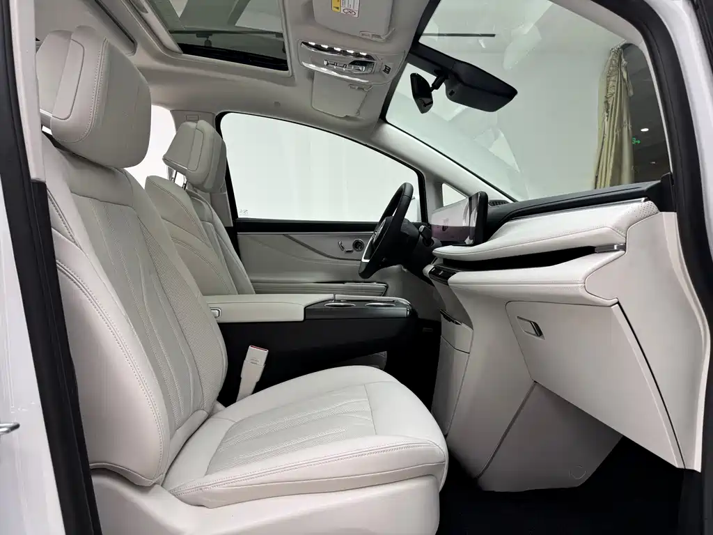 Buick GL8 Hybrid — миниатюра 15