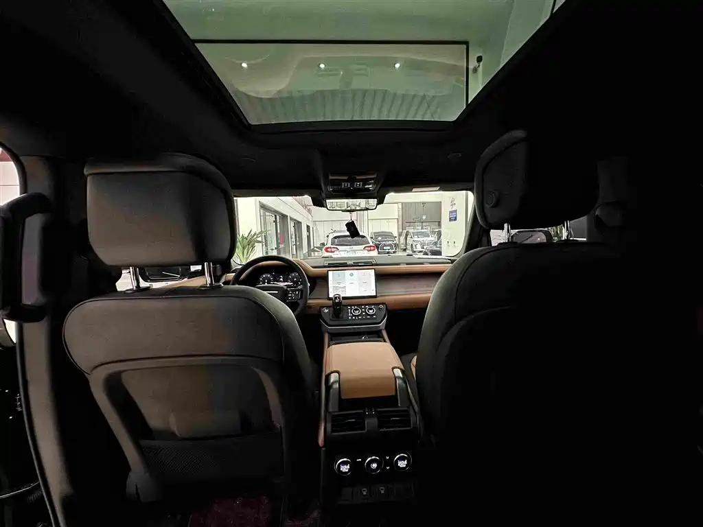 Land Rover Defender — миниатюра 24