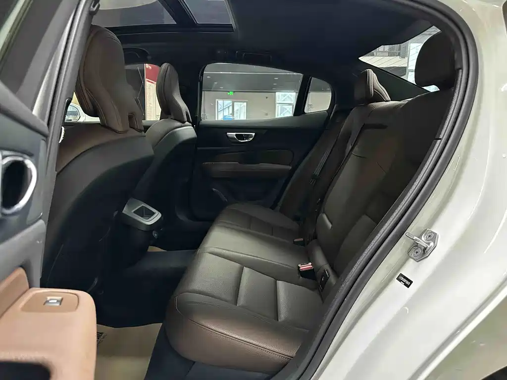Volvo S60 — миниатюра 11