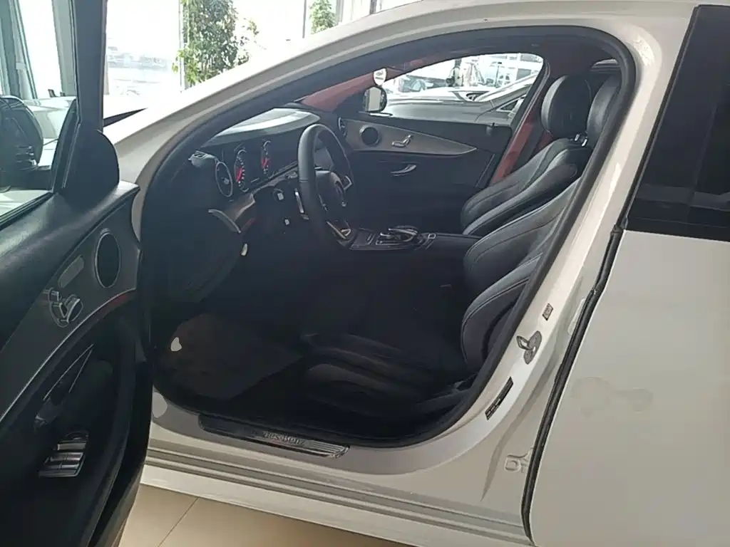 Mercedes-Benz E-Class — миниатюра 16