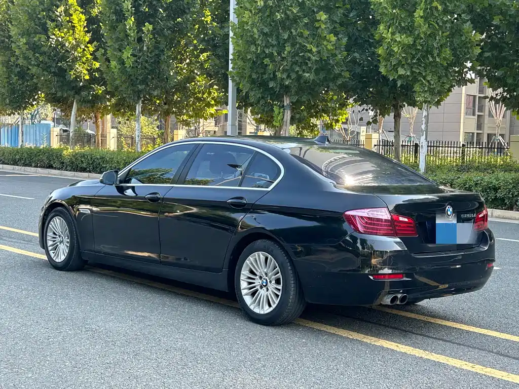 BMW 5 Series — миниатюра 7