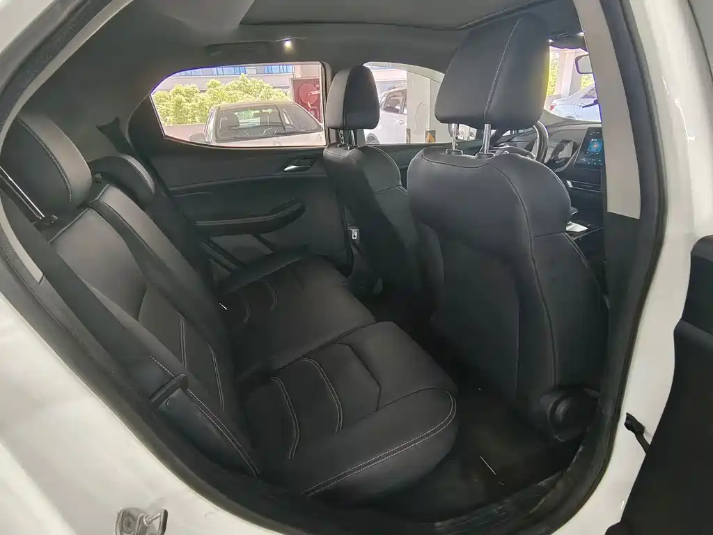 BYD Yuan EV — миниатюра 8