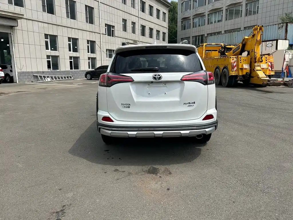 Toyota RAV4 — миниатюра 6