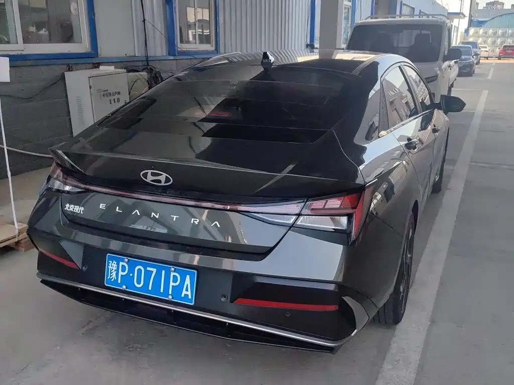 Hyundai Elantra — миниатюра 9