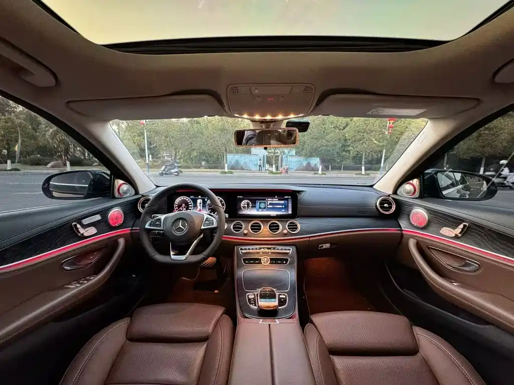 Mercedes-Benz E-Class — миниатюра 9