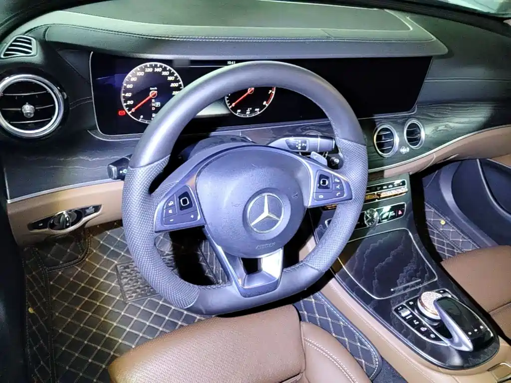 Mercedes-Benz E-Class — миниатюра 7