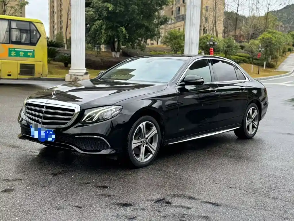 Mercedes-Benz E-Class — миниатюра 2
