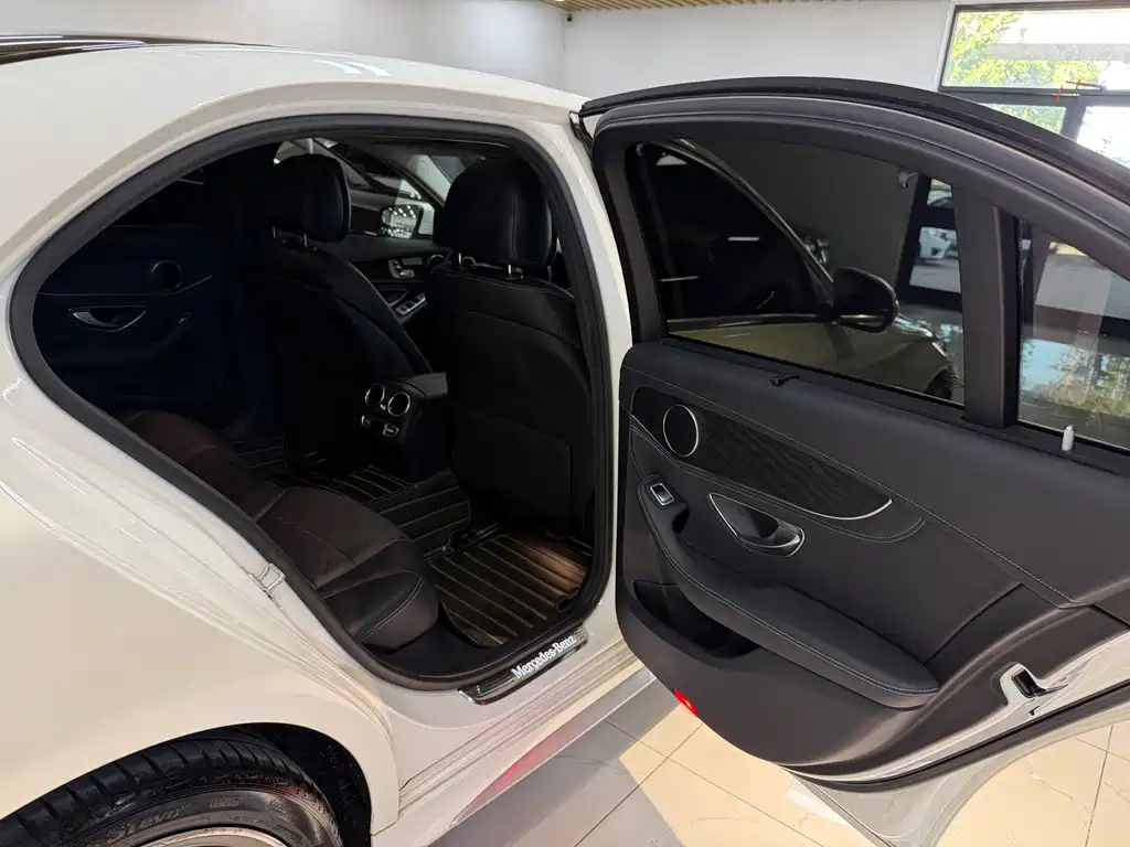 Mercedes-Benz C-Class — миниатюра 15
