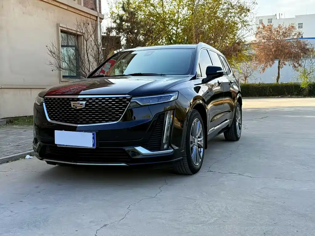CADILLAC XT6