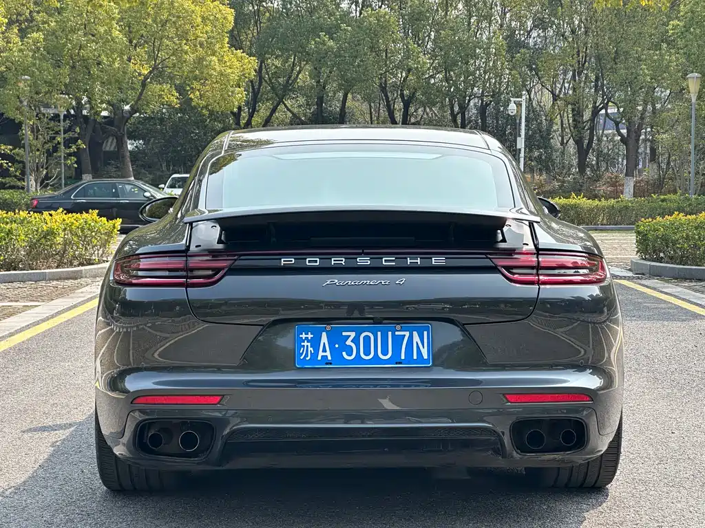 PORSCHE PANAMERA
