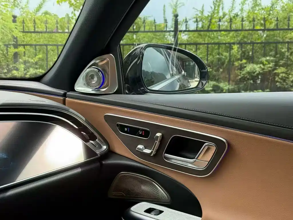 Mercedes-Benz E-Class — миниатюра 6