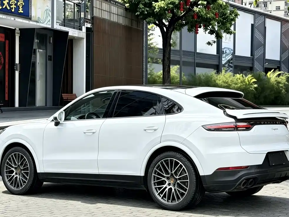 Porsche Cayenne — миниатюра 7