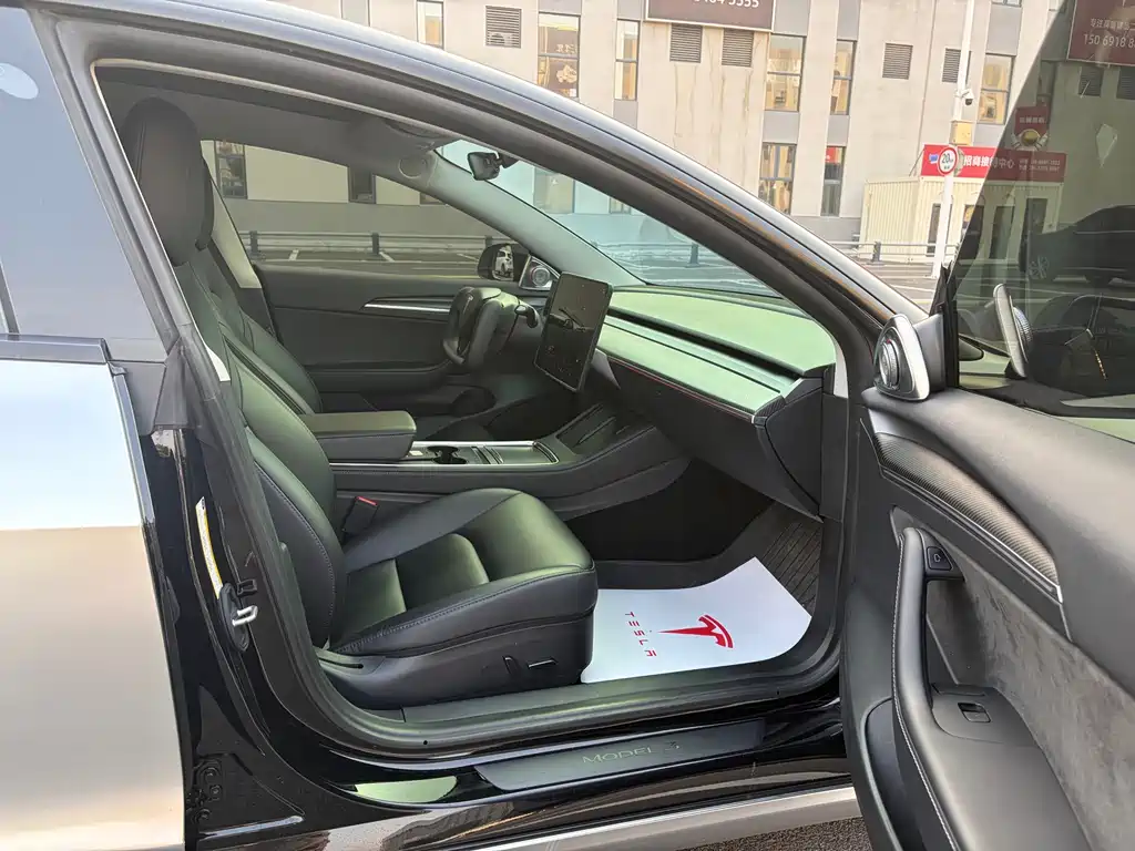 Tesla Model 3 — миниатюра 9