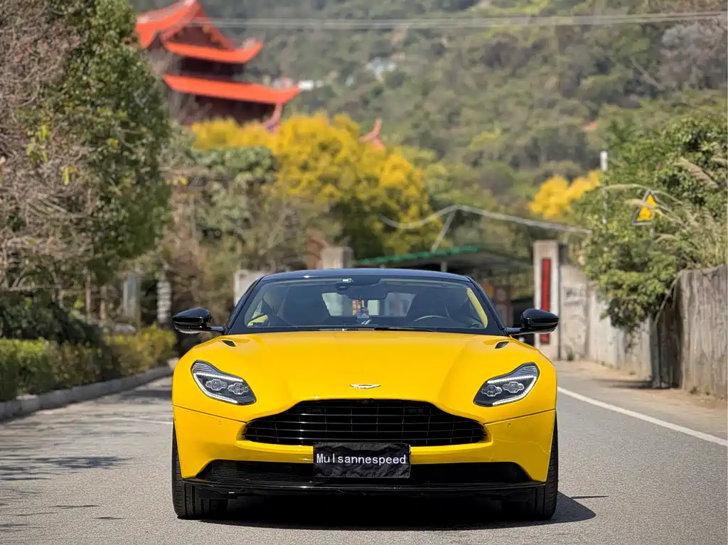 ASTON MARTIN DB11