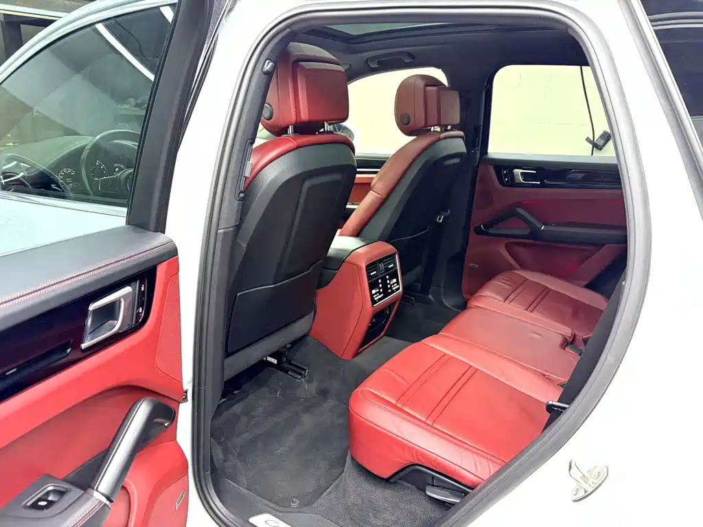 Porsche Cayenne — миниатюра 6