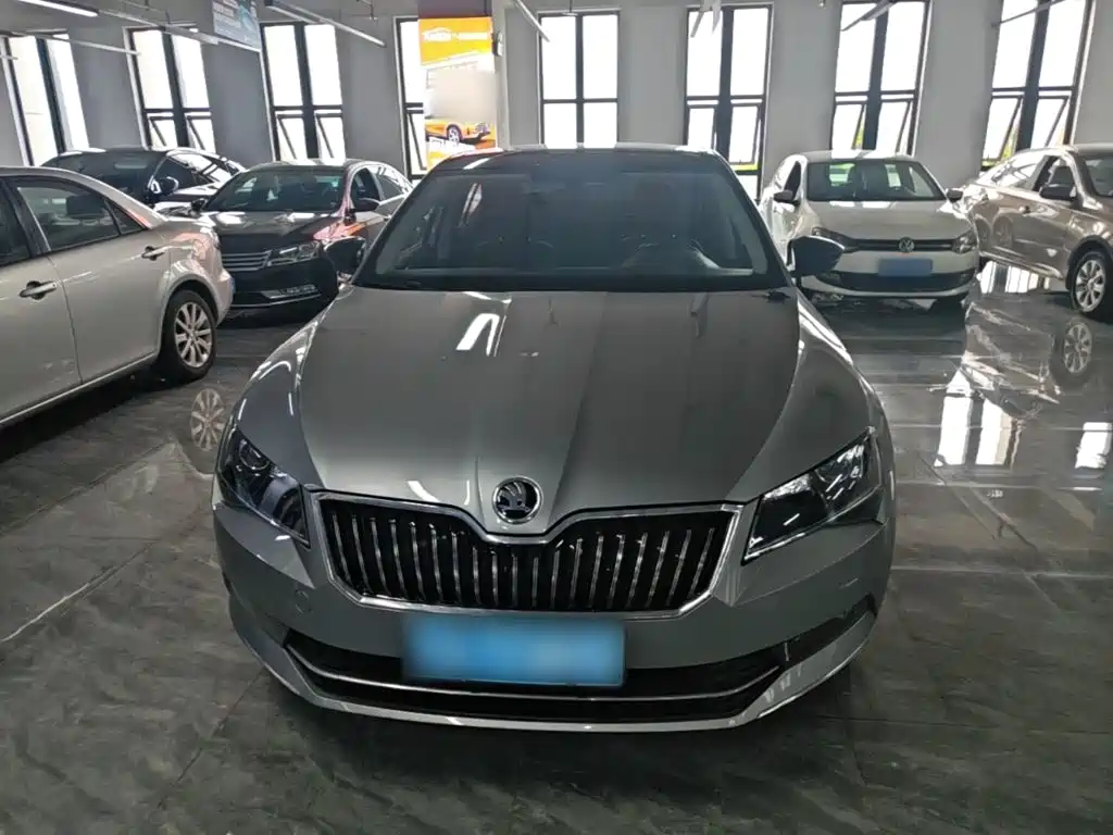 Skoda Superb — миниатюра 3