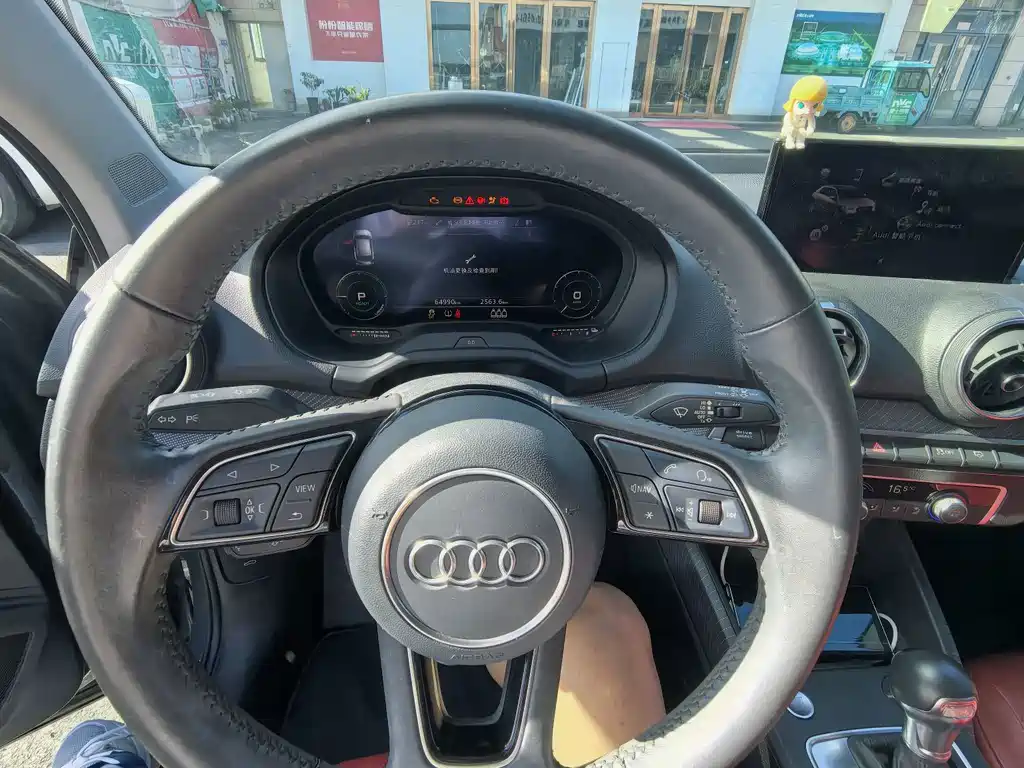 Audi Q2L e-tron — миниатюра 9