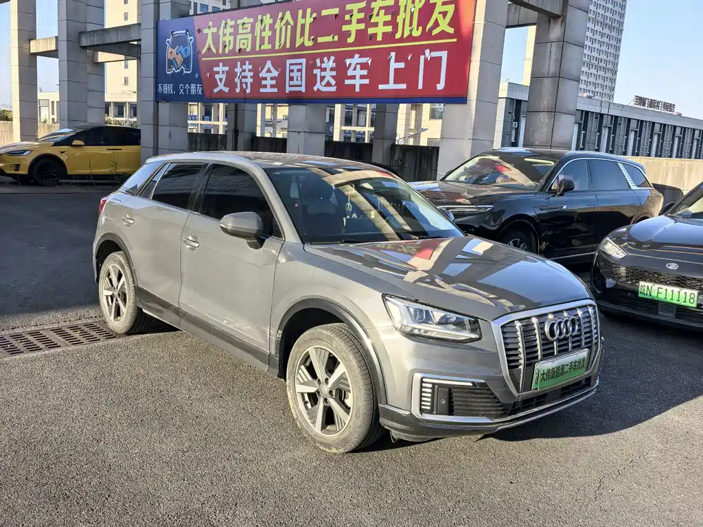 Audi Q2L E-tron