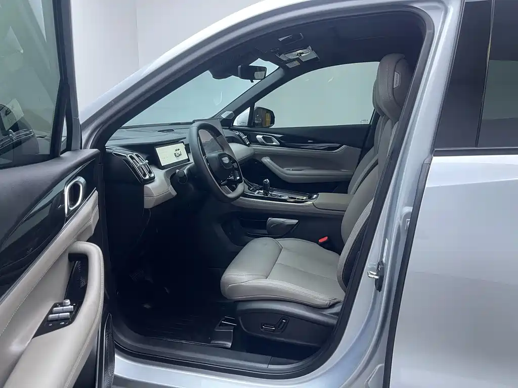 Geely Boyue L — миниатюра 13