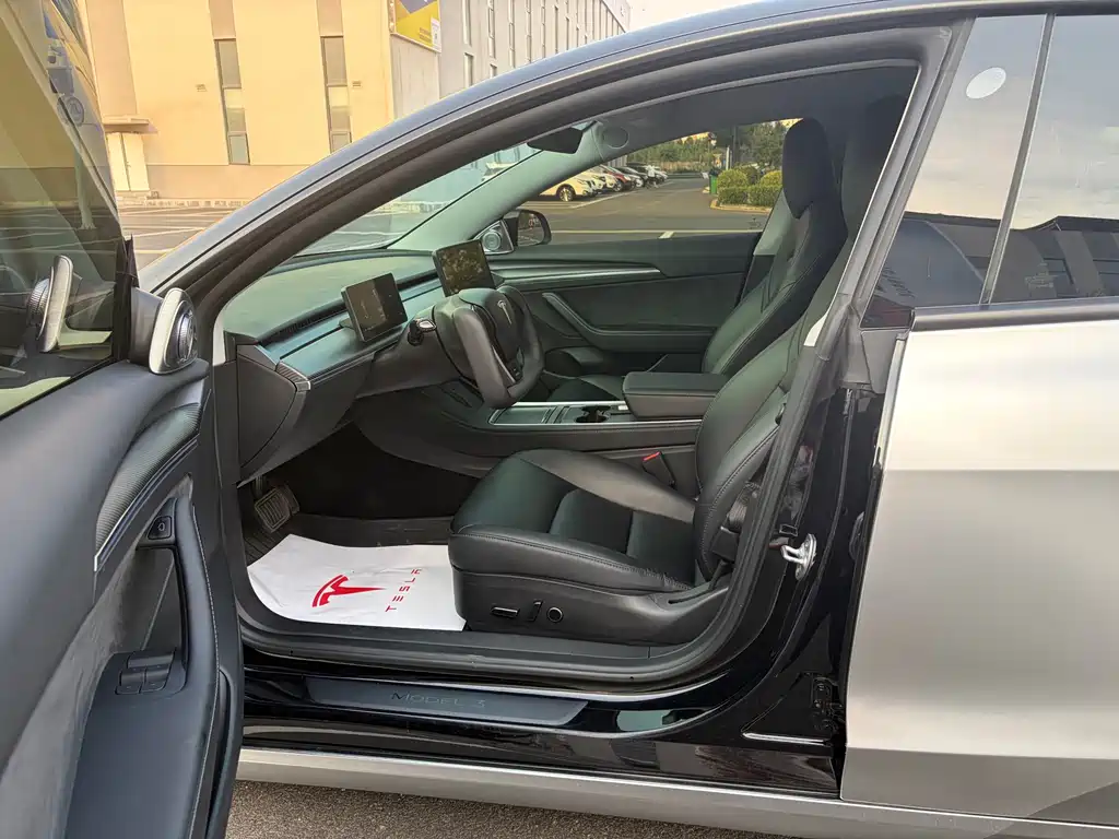 Tesla Model 3 — миниатюра 12