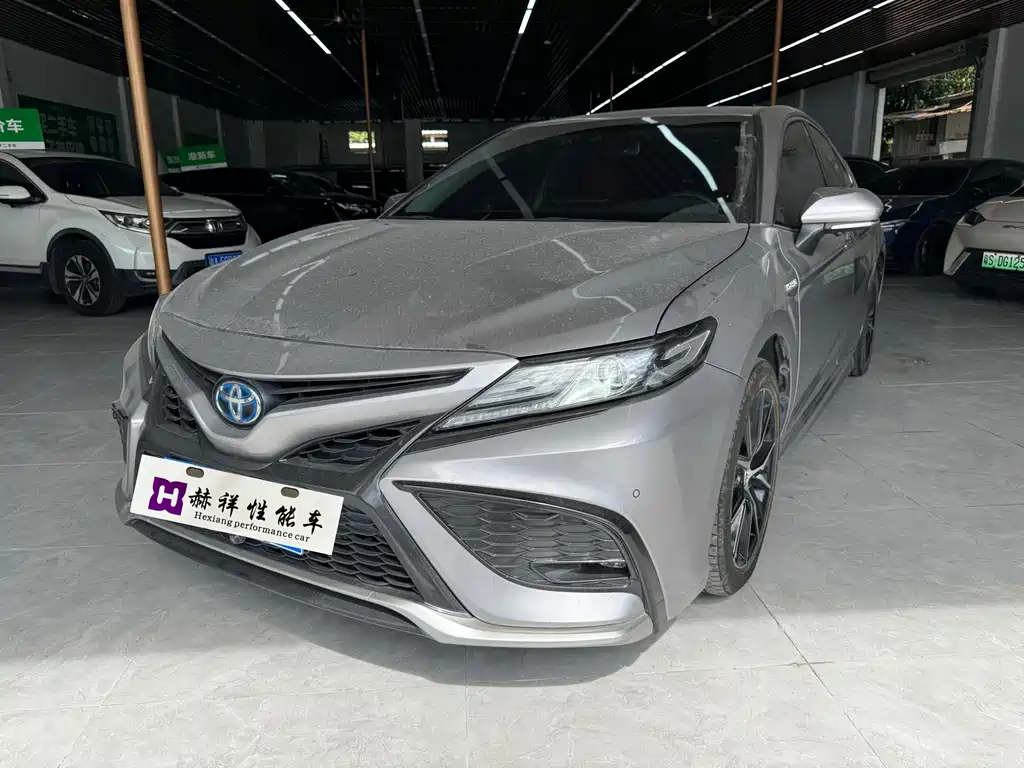 Toyota Camry 2023 2.5HS