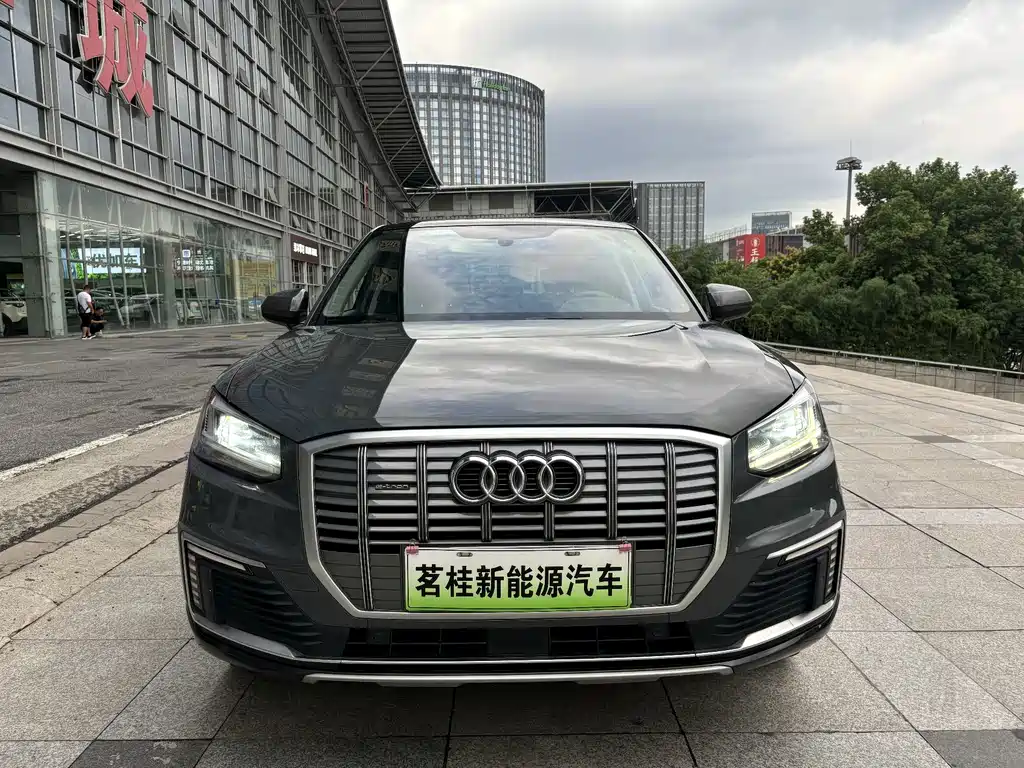 Audi Q2L e-tron — миниатюра 2