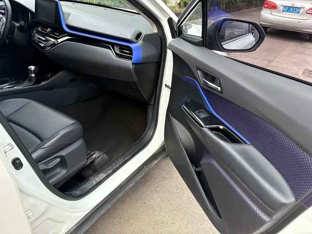Toyota C-HR — миниатюра 11