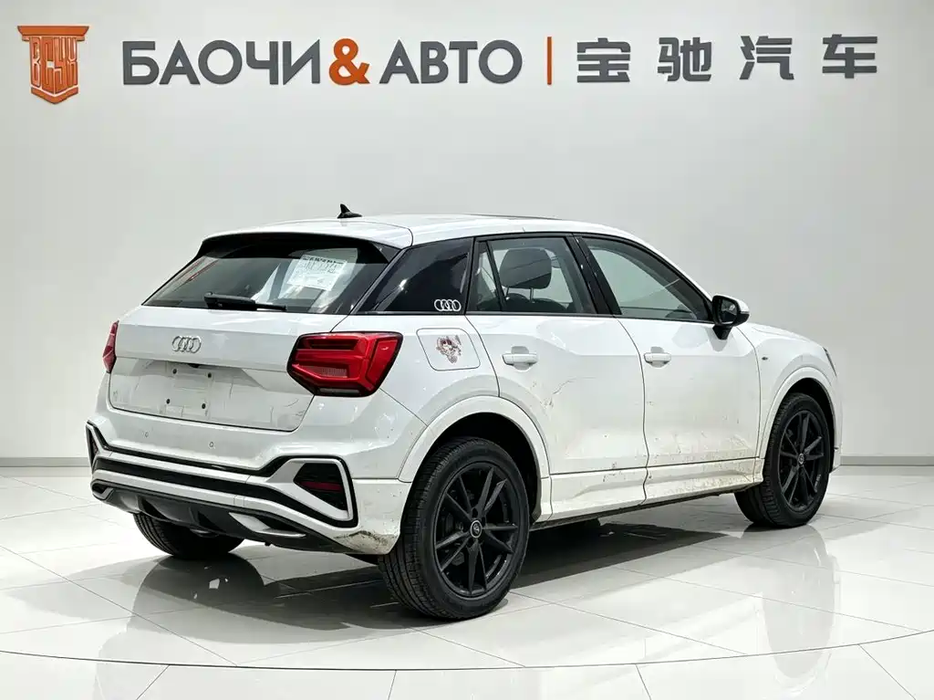 Audi Q2L — миниатюра 2