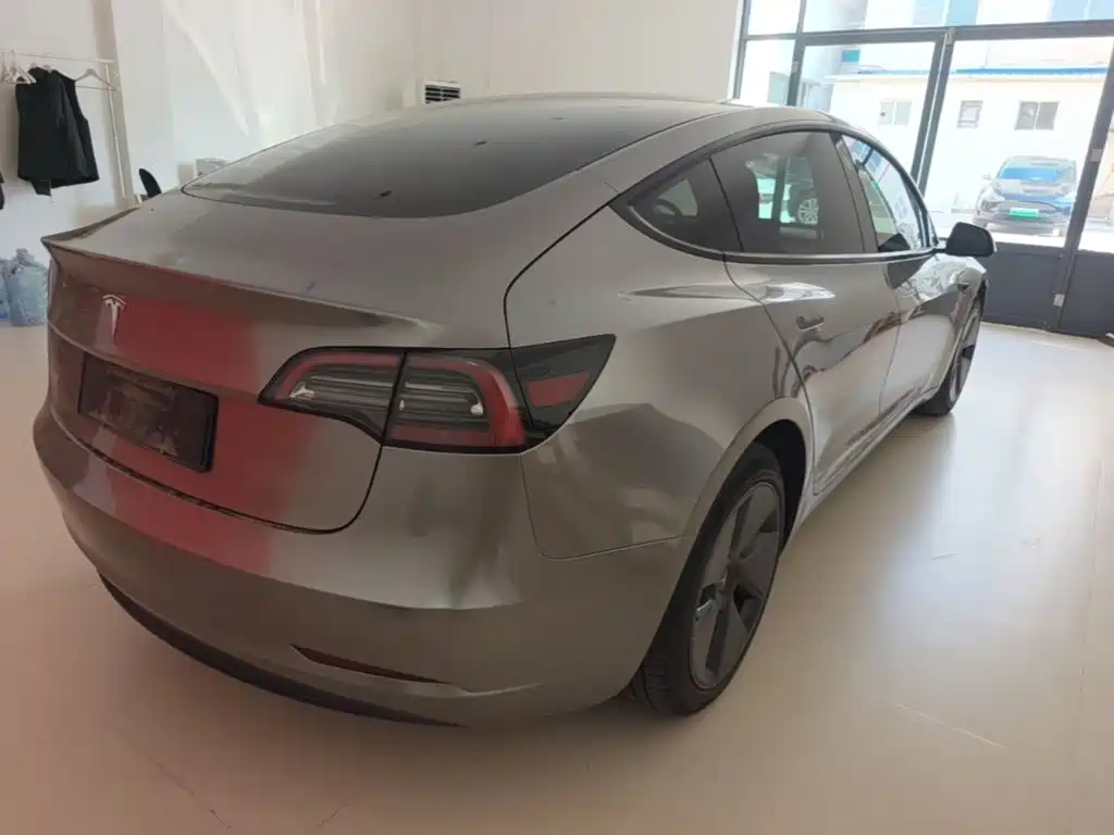 Tesla Model 3 — миниатюра 7