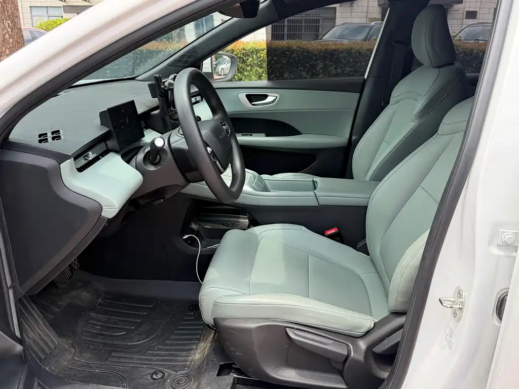 Roewe Young Wai D6 — миниатюра 3