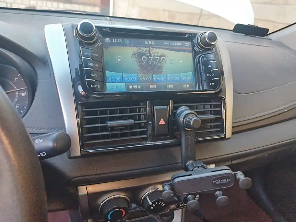 Toyota Yaris L — миниатюра 9