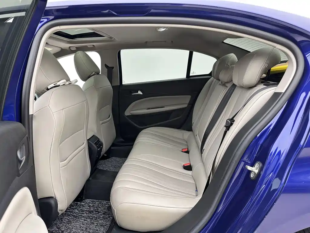 Peugeot 408 — миниатюра 5
