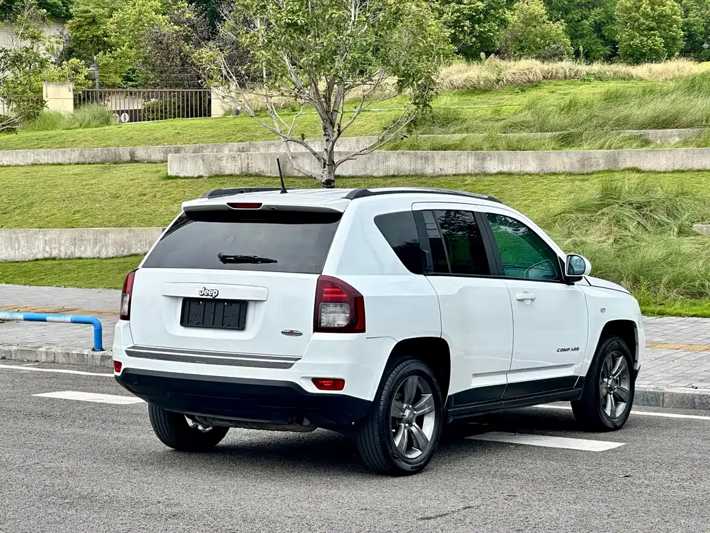 Jeep Compass (Import) — миниатюра 4