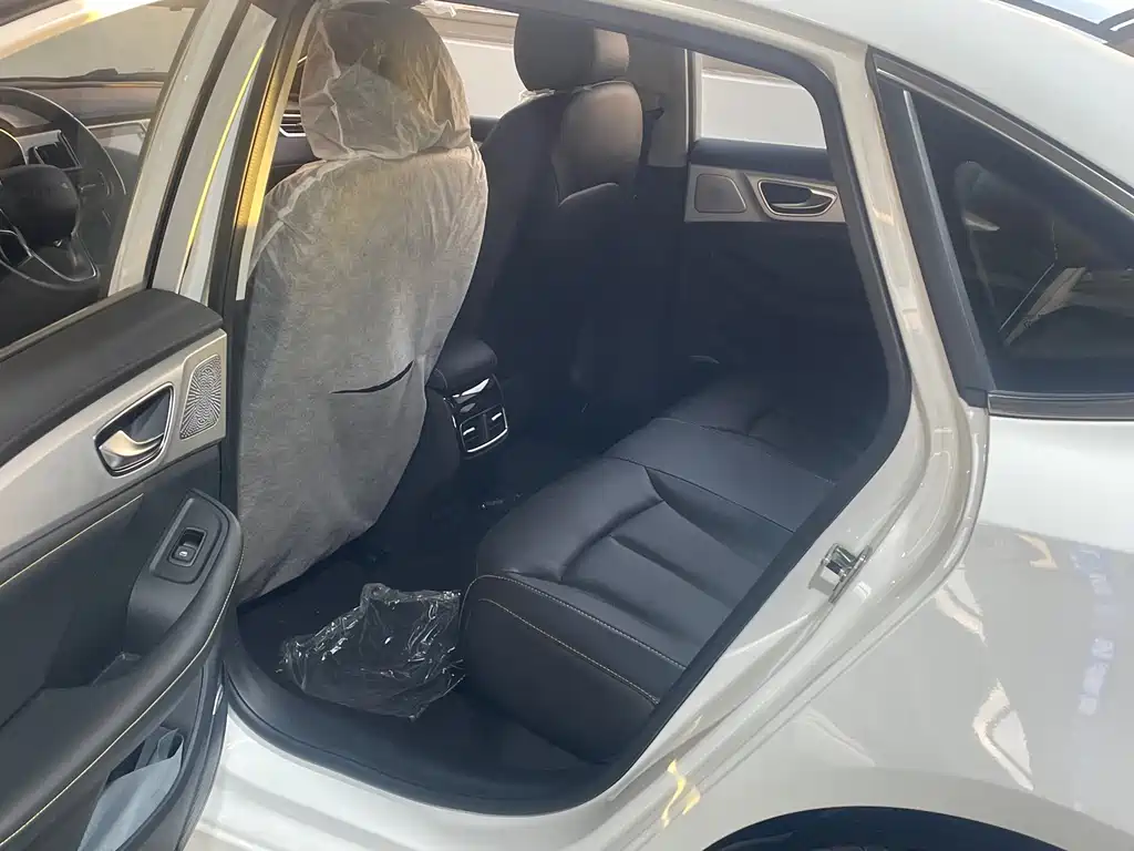 Roewe i6 MAX New Energy — миниатюра 8
