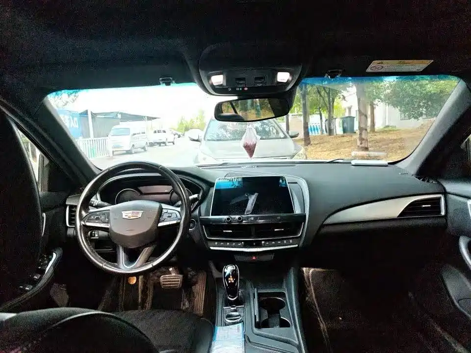 Cadillac CT5 — миниатюра 3
