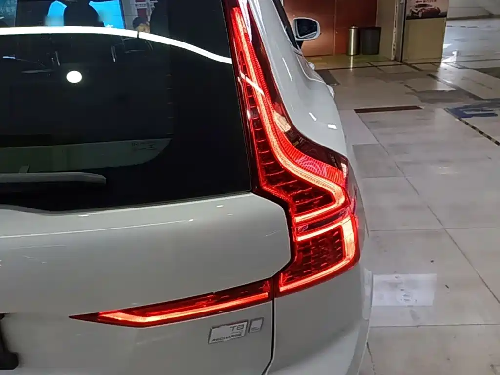 Volvo XC60 PHEV — миниатюра 8