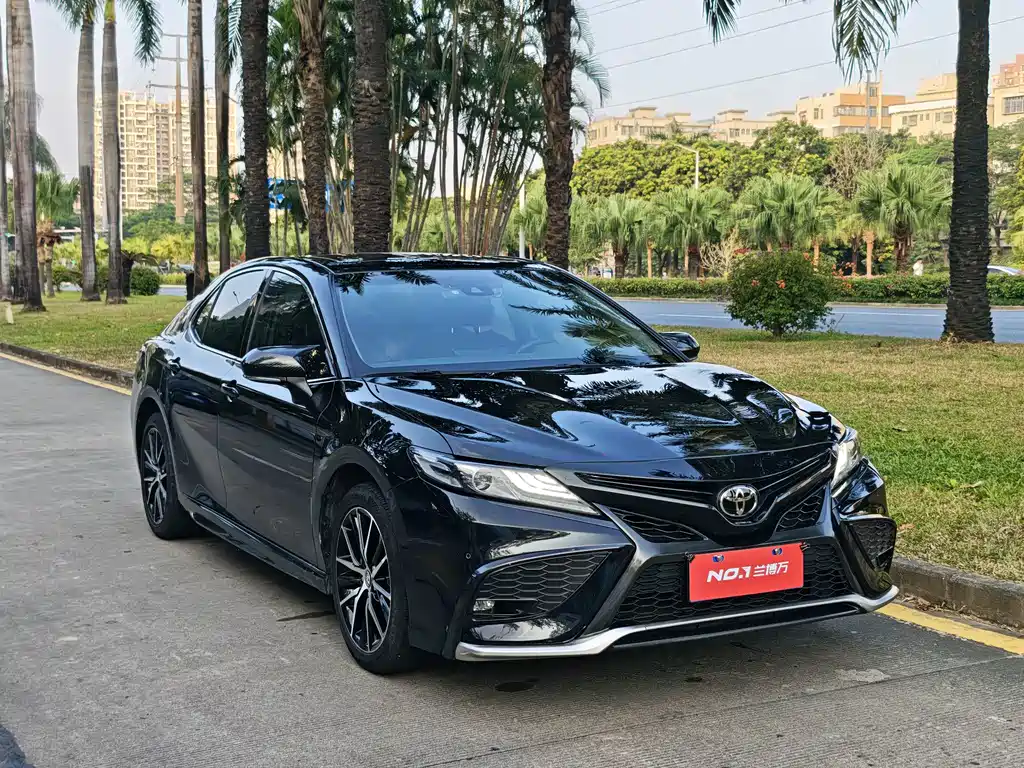 Toyota Camry — миниатюра 3